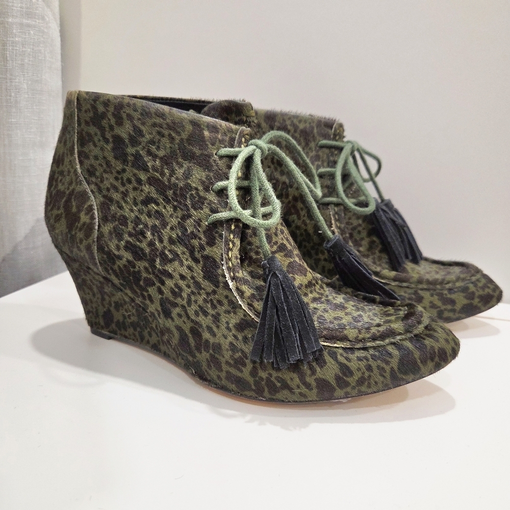 Rebecca Minkoff Green Leopard Calf Hair Wedge Booties – Size 7.5M